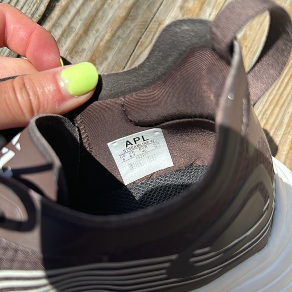 APL Woman’s Streamline chocolate brown shoes - Picture 6 of 6